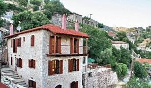 Front of property - Archontiko Kolokotroni (Gortynia)
