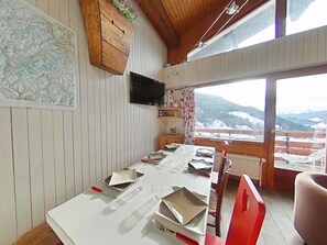 Dining - Sunny 4-Room Apartment for 7 with Balcony and Mountain Views (Le Grand-Bornand)