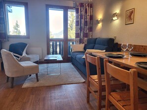 Living area - Renovated family apartment in Courchevel 1550, 3 rooms (Courchevel 1550)