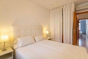 3 chambres, fer et planche à repasser, Wi-Fi gratuit, draps fournis