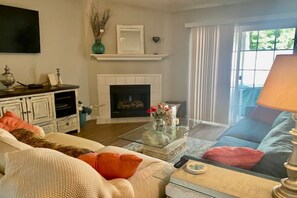 Smart TV, caminetto, stampante