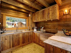 Private kitchen - Spacious Chalet in Courchevel La Tania - 13 pax (La Tania)