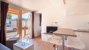 Standard Mobile Home | In-room dining