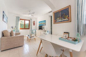 TV - Beautiful Holiday Apartment “Apartamento Delfín 2” with Pool, Terrace & WiFi; Parking Available in the Street (Cala Blanca)