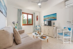 TV - Beautiful Holiday Apartment “Apartamento Delfín 2” with Pool, Terrace & WiFi; Parking Available in the Street (Cala Blanca)