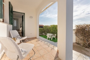 Outdoor dining - Light-Flooded “Apartment Delfín 3” with Pool, Terrace & WiFi; Parking Available in the Street (Cala Blanca)
