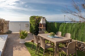 屋外ダイニングエリア