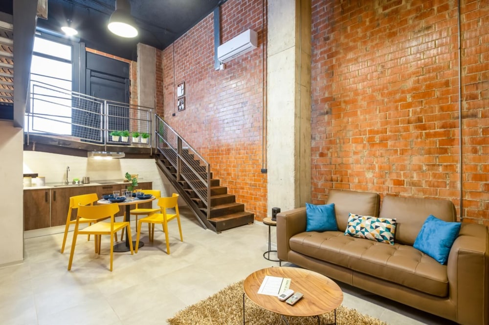 Art Loft 05 'The Mechanic' in Valencia
