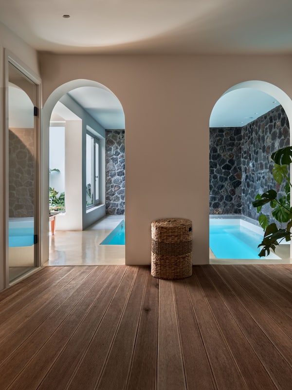 Couples treatment room(s), sauna, steam room, body treatments