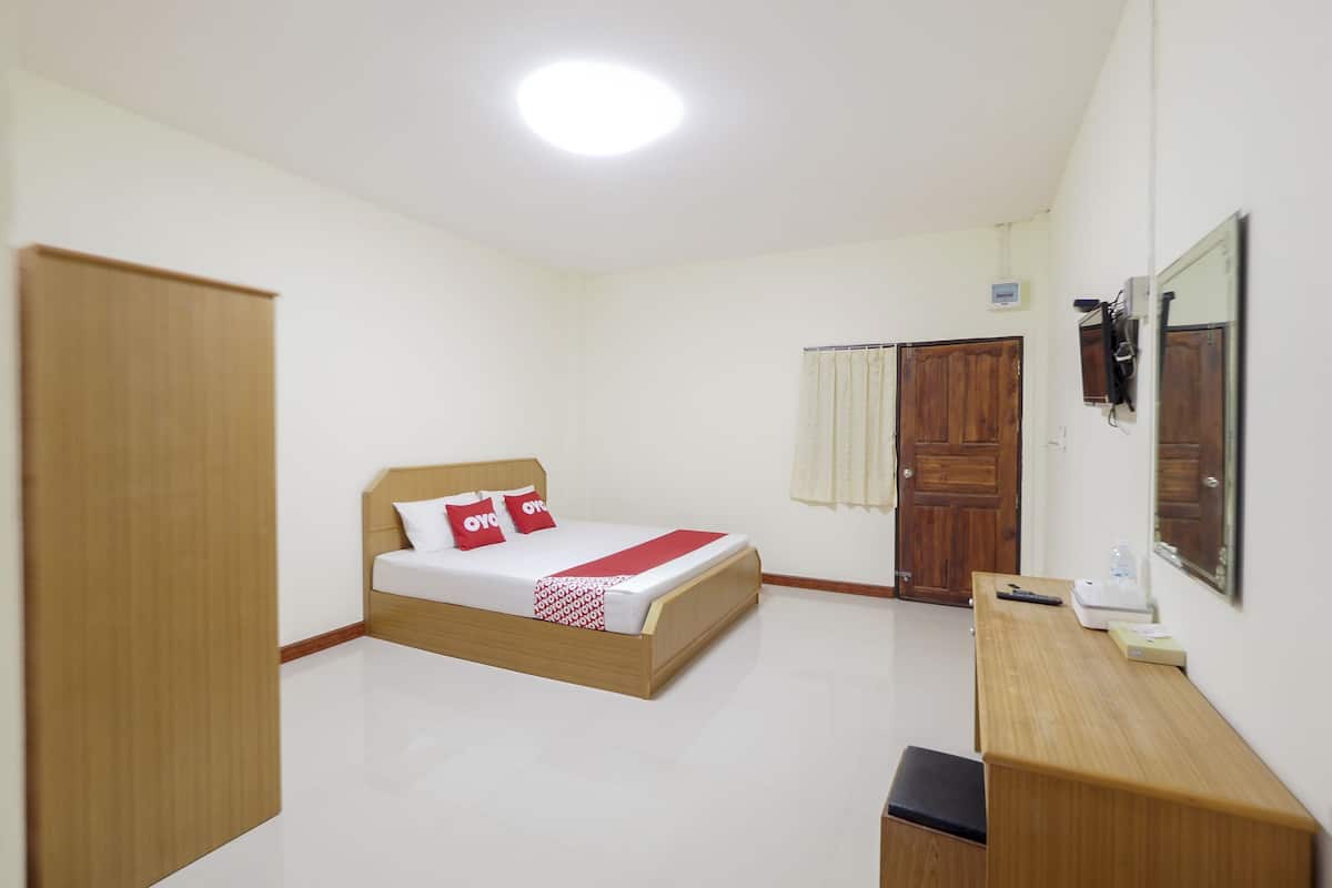 Desk, free WiFi, bed sheets