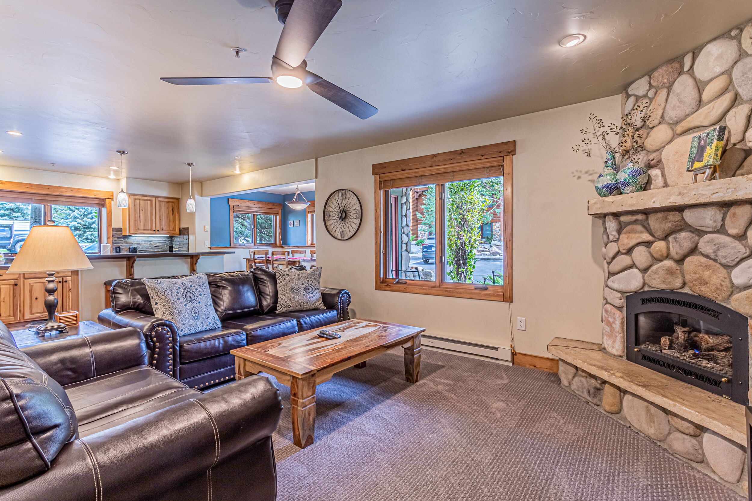 Mountain and Downtown Sweet Spot with Private Garage