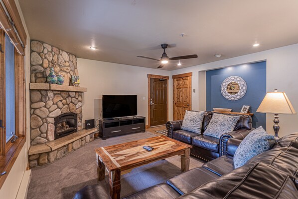 TV, fireplace