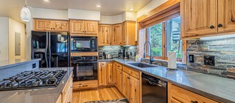 Relaxed Comfort in a Prime Location – The Pines at Ore House!