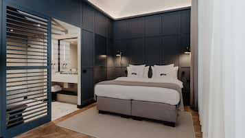 Premium bedding, in-room safe, individually decorated