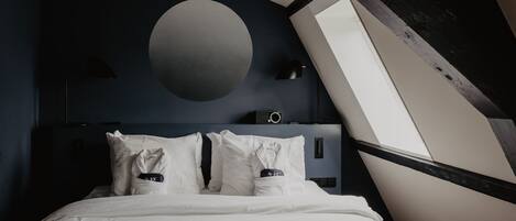 Premium bedding, in-room safe, individually decorated