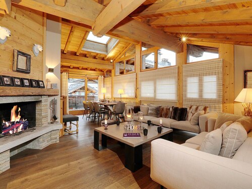 Charming Village Chalet in Courchevel Le Praz - 6 Bedrooms, Sauna, Ski-In/Ski-Out