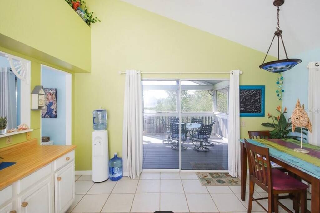 Bayside Retreat: Overlooks the bay, free kayaks and great views!