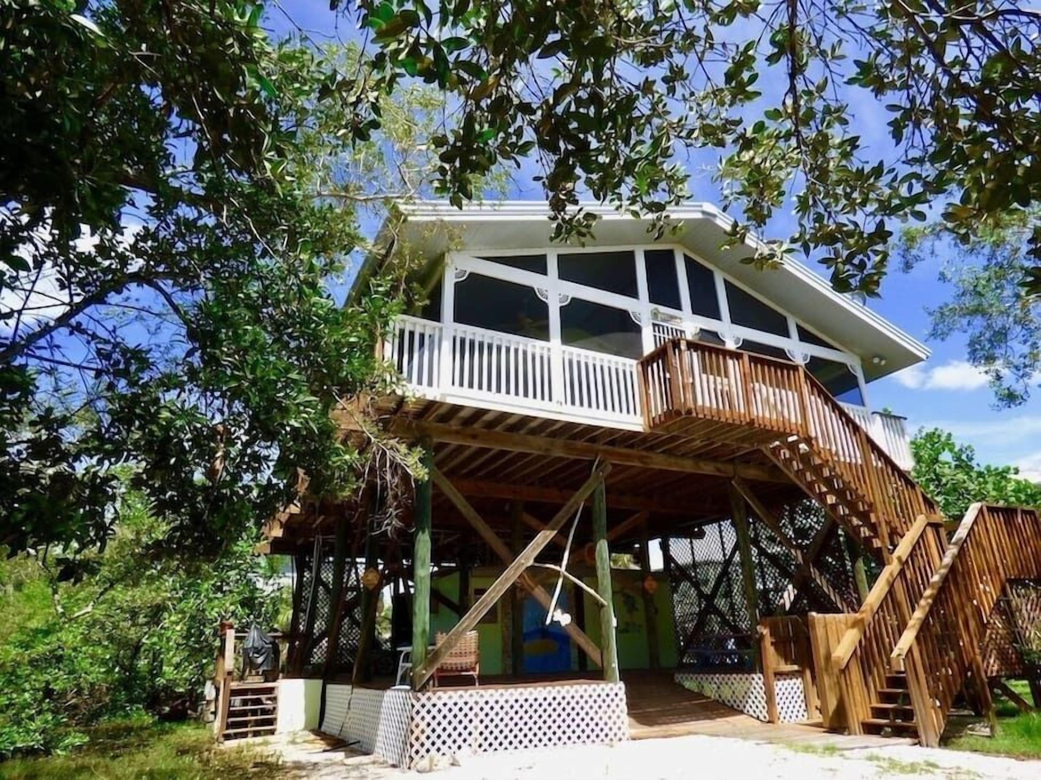 Bayside Retreat: Overlooks the bay, free kayaks and great views!