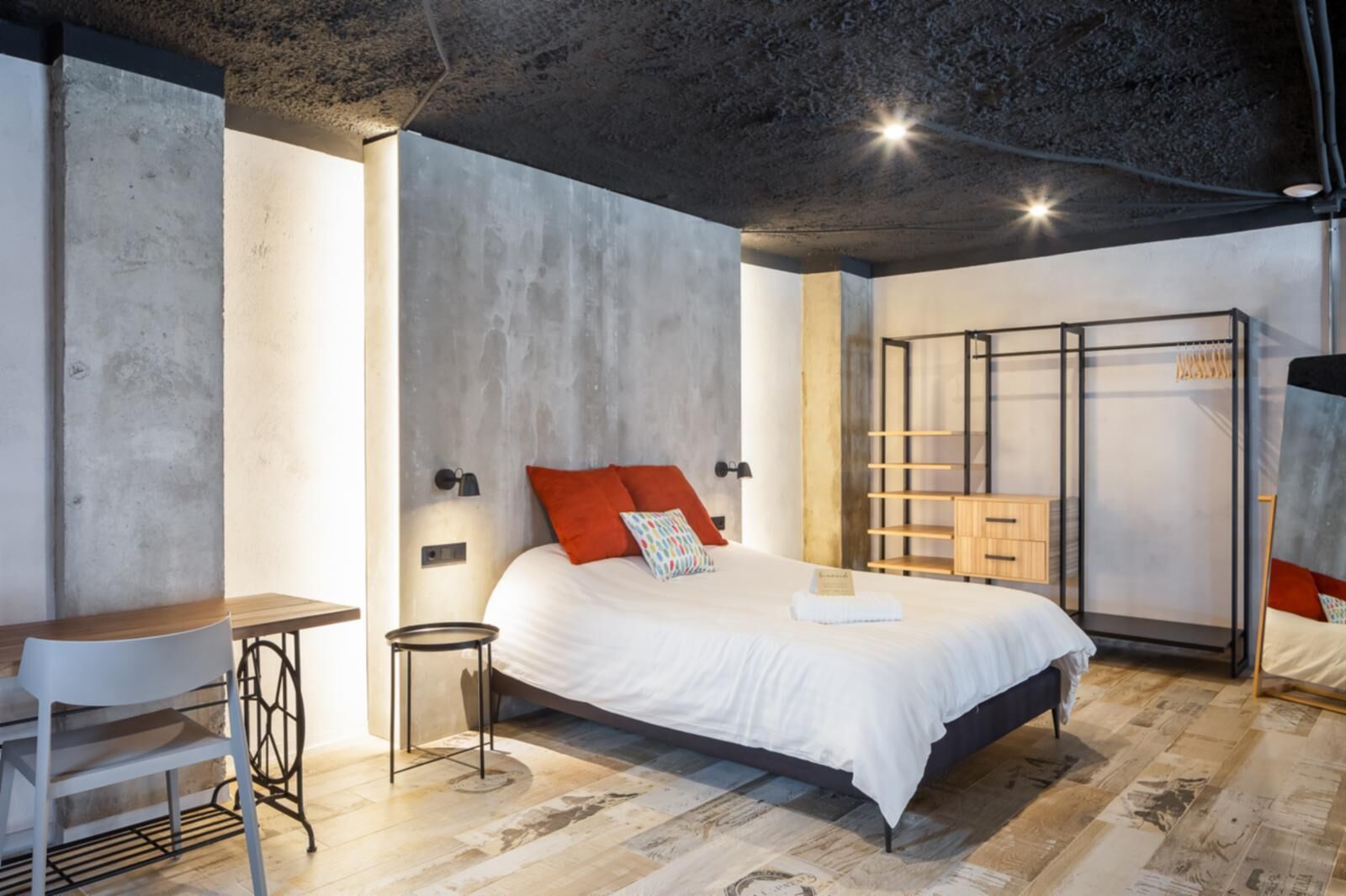 2 slaapkamers, een strijkplank/strijkijzer, wifi, beddengoed