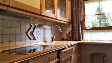 Kühlschrank, Ofen, Herdplatte, Geschirrspüler
