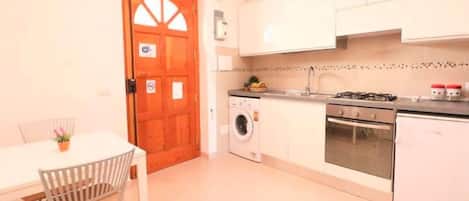 City-lejlighed - 1 soveværelse | Privat køkken | Køleskab, ovn, kogeplade, espressomaskine