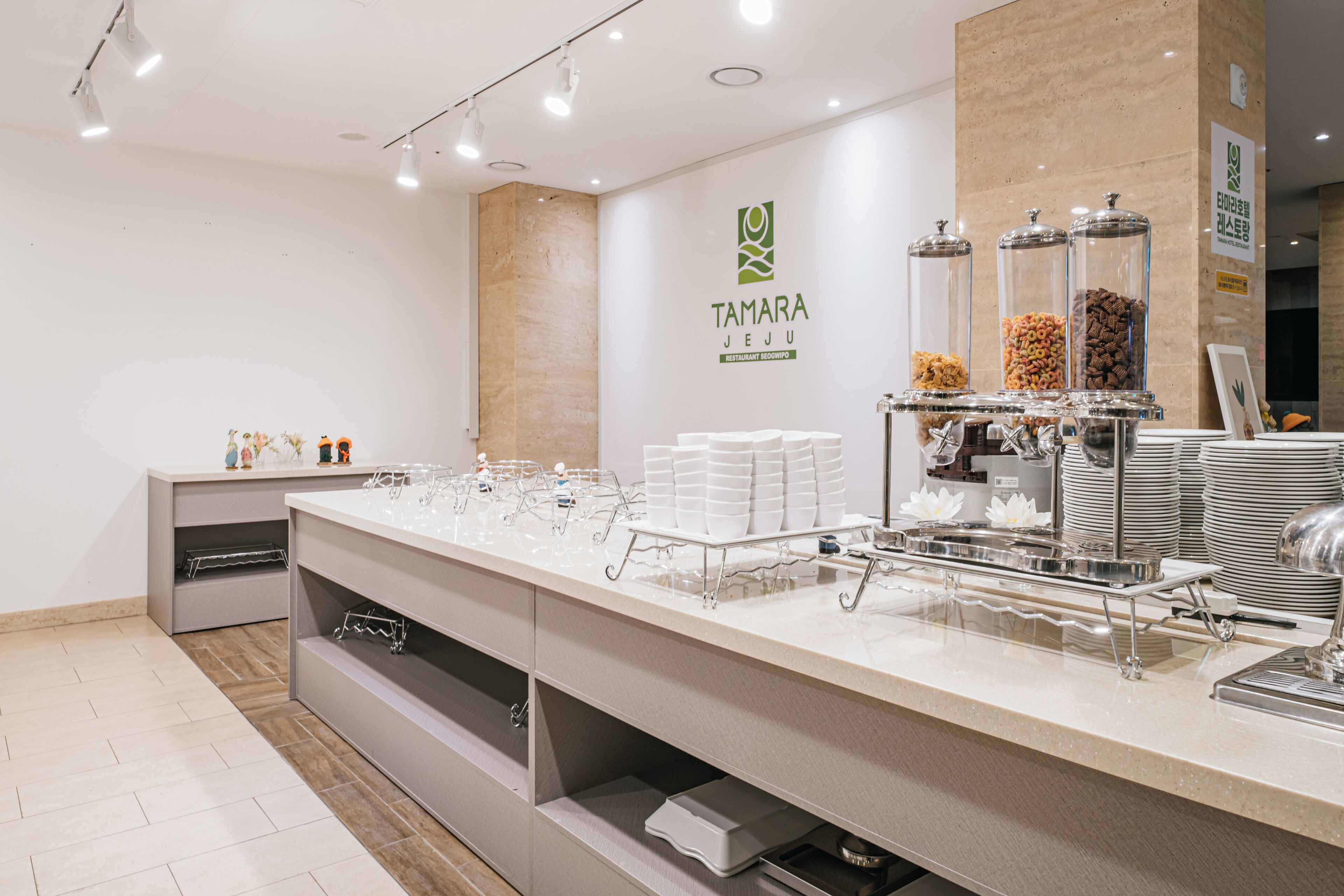 daily buffet breakfast (krw 14000 per person)