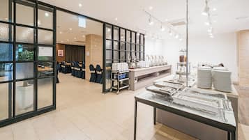 Daily buffet breakfast (KRW 14000 per person)
