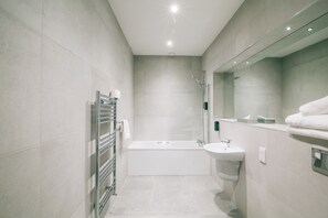 Deluxe Apartment | Bathroom - Haslem Hotel (Lisburn)