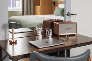 In-room safe, soundproofing, iron/ironing board, free WiFi