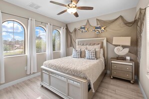 3 chambres, bureau, fer et planche à repasser, lit parapluie