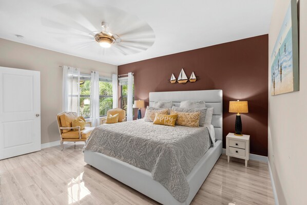 3 bedrooms, desk, iron/ironing board, travel crib