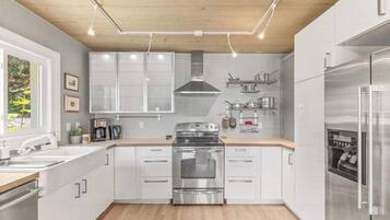 KĂŒhlschrank, Mikrowelle, Ofen, Herdplatte