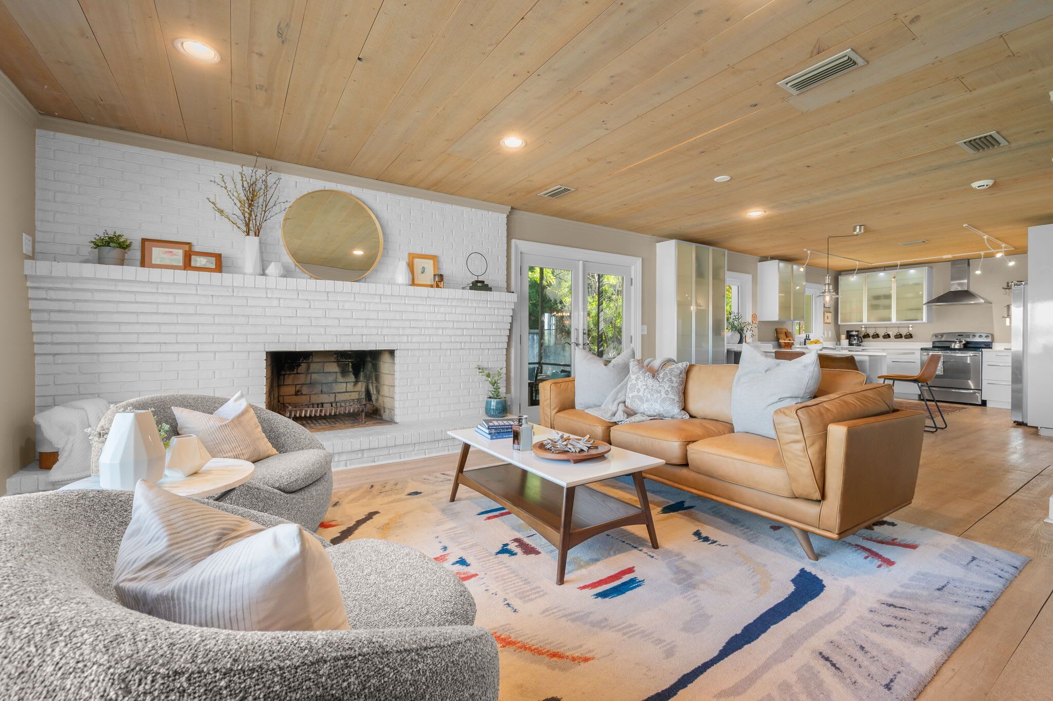 Een televisie en een kantoor