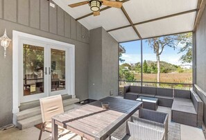 屋外ダイニングエリア