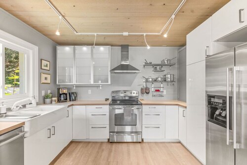 Marshfront Birders Paradise near Alligator Farm