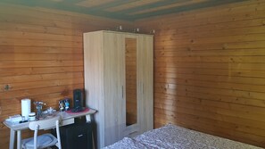 3 quartos, cofres nos quartos, escrivaninha
