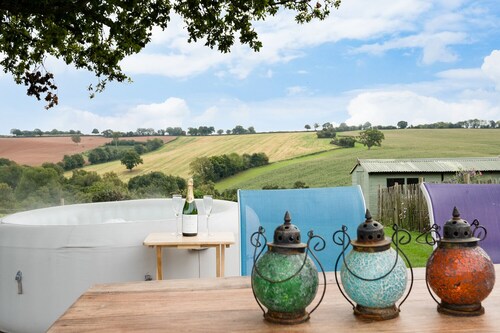 NEW Barn Conversion. Idyllic and unspoiled views complete with Hot Tub & Fire