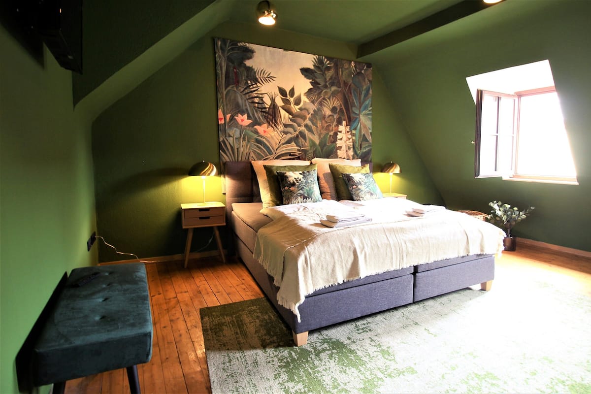 Exclusive Room (The George 31) | 1 bedroom, individually furnished, iron/ironing board, travel cot