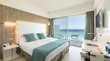 Superior Double Room, Balcony, Sea View | Minibar, in-room safe, desk, laptop workspace