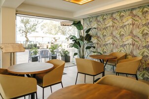 Snack bar