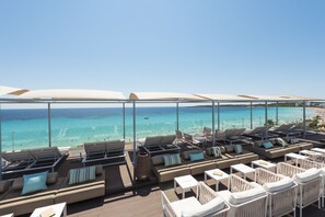 季节性开放的室外游泳池