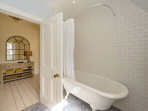 Apartment, Multiple Beds | 2 bedrooms, iron/ironing board, free WiFi, bed sheets