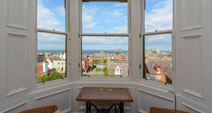 Forthview - Traditional 2 Bedroom Apartment