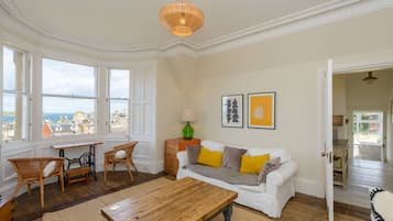 Apartment, Multiple Beds | Living room | 30-inch TV with cable channels, fireplace