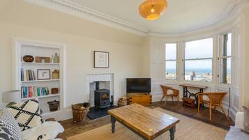 Apartment, Multiple Beds | Living room | 30-inch TV with cable channels, fireplace