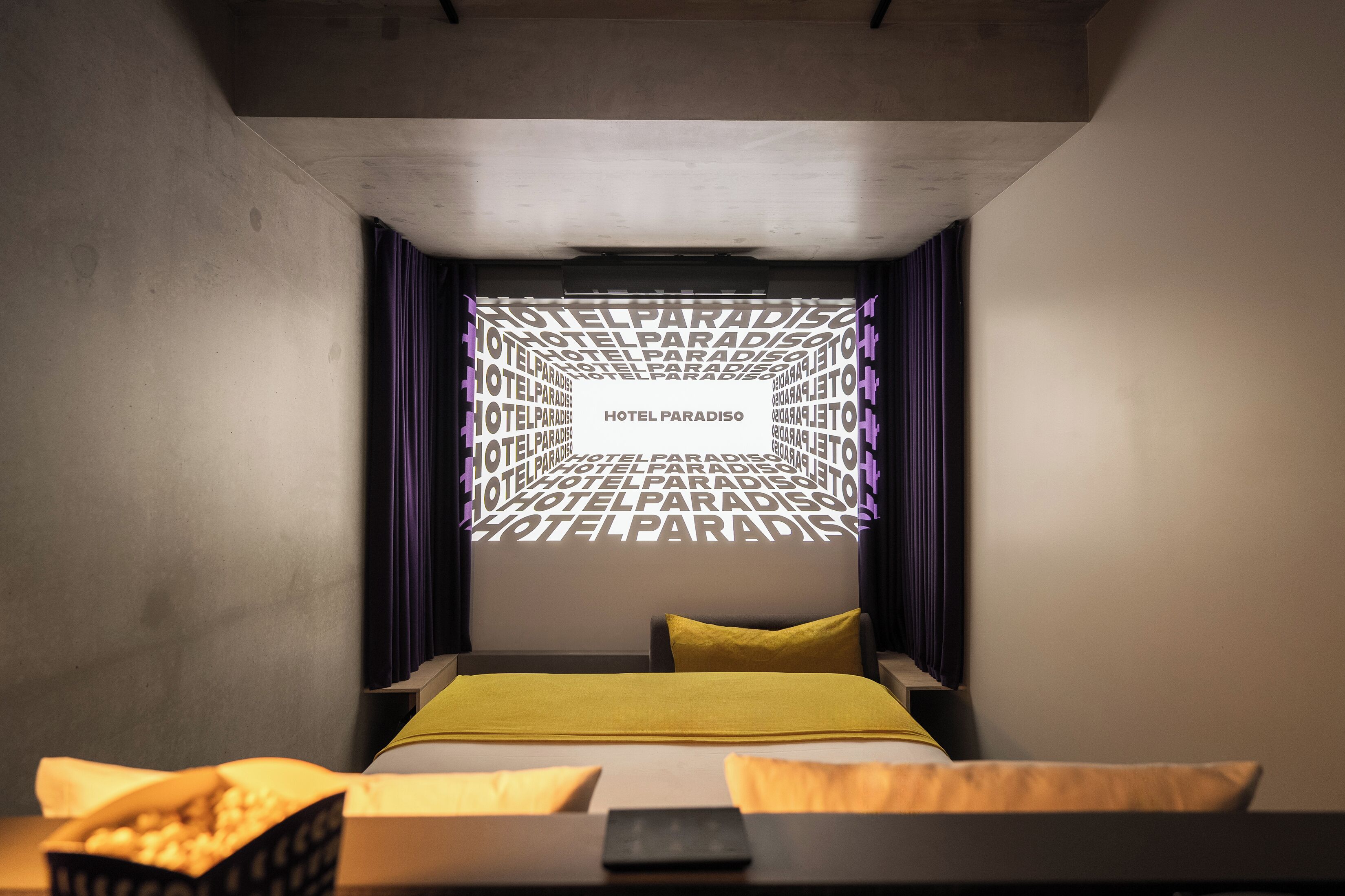 Caja de seguridad en la habitación y cortinas blackout 