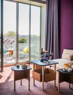 Deluxe Suite, Terrace, City View | 1 bedroom, in-room safe, blackout drapes, soundproofing
