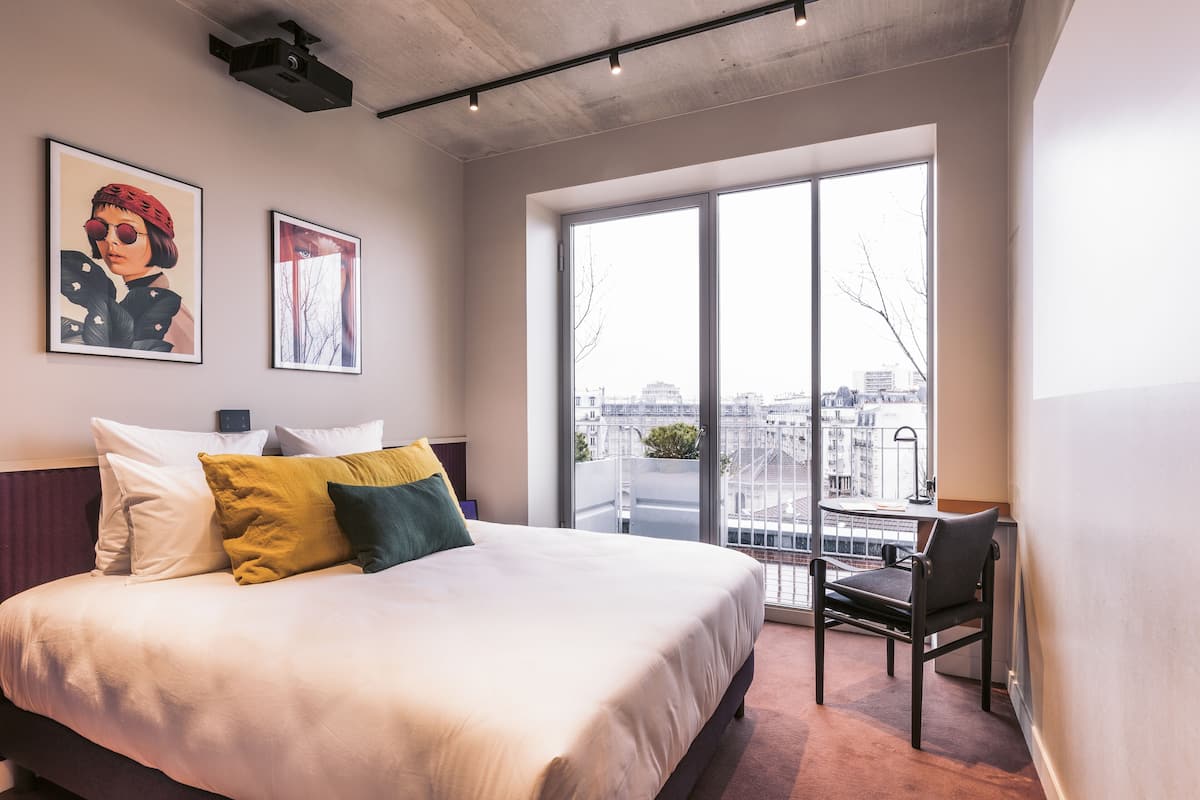 1 bedroom, in-room safe, blackout curtains, soundproofing