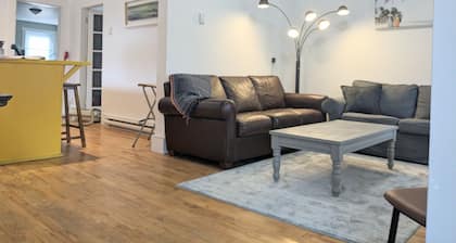 downtown 4 bedroom 2 Bath