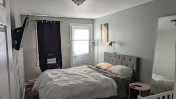 4 bedrooms, iron/ironing board, free WiFi, bed sheets